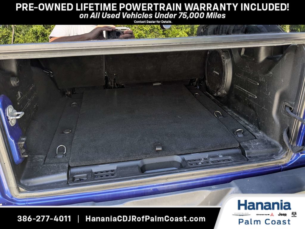 Used 2018 Jeep Wrangler Unlimited Sahara w/ Uconnect 4C Nav & Sound Group AWD/4WD image 12