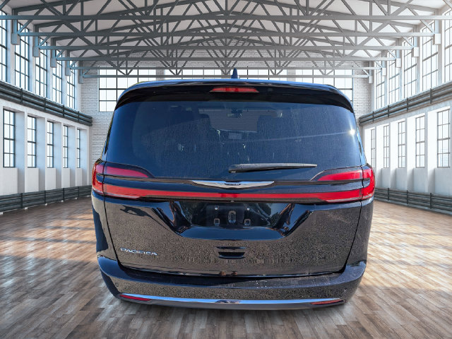 Used 2024 Chrysler Pacifica Touring-L FWD image 4