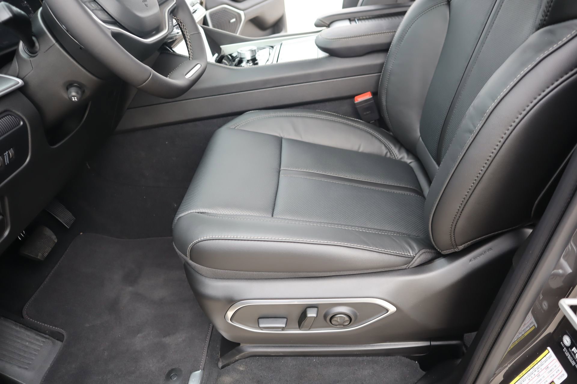 New 2026 Jeep Grand Wagoneer 4WD image 12