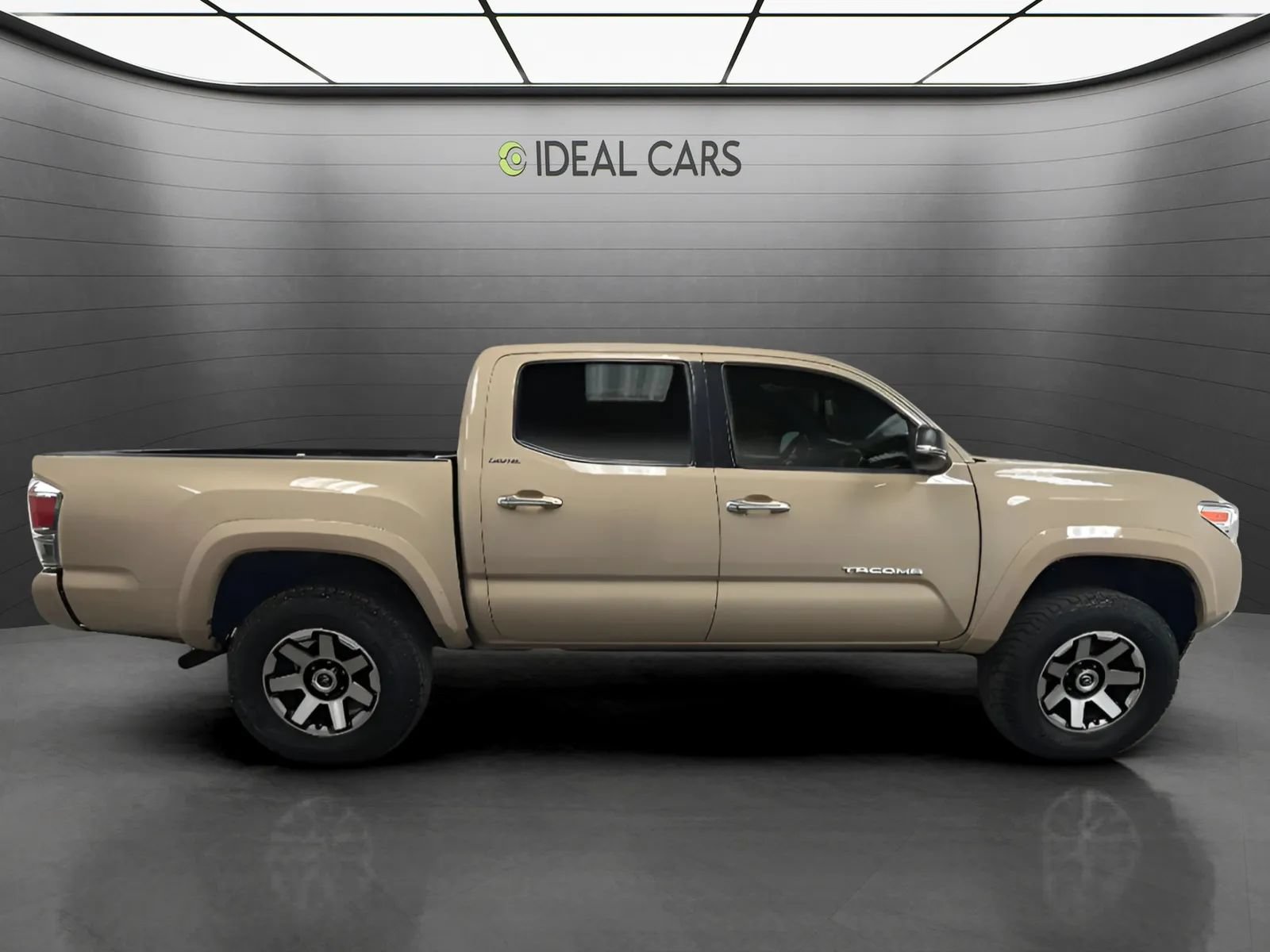 Used 2017 Toyota Tacoma Limited w/ Tow Package RWD image 4