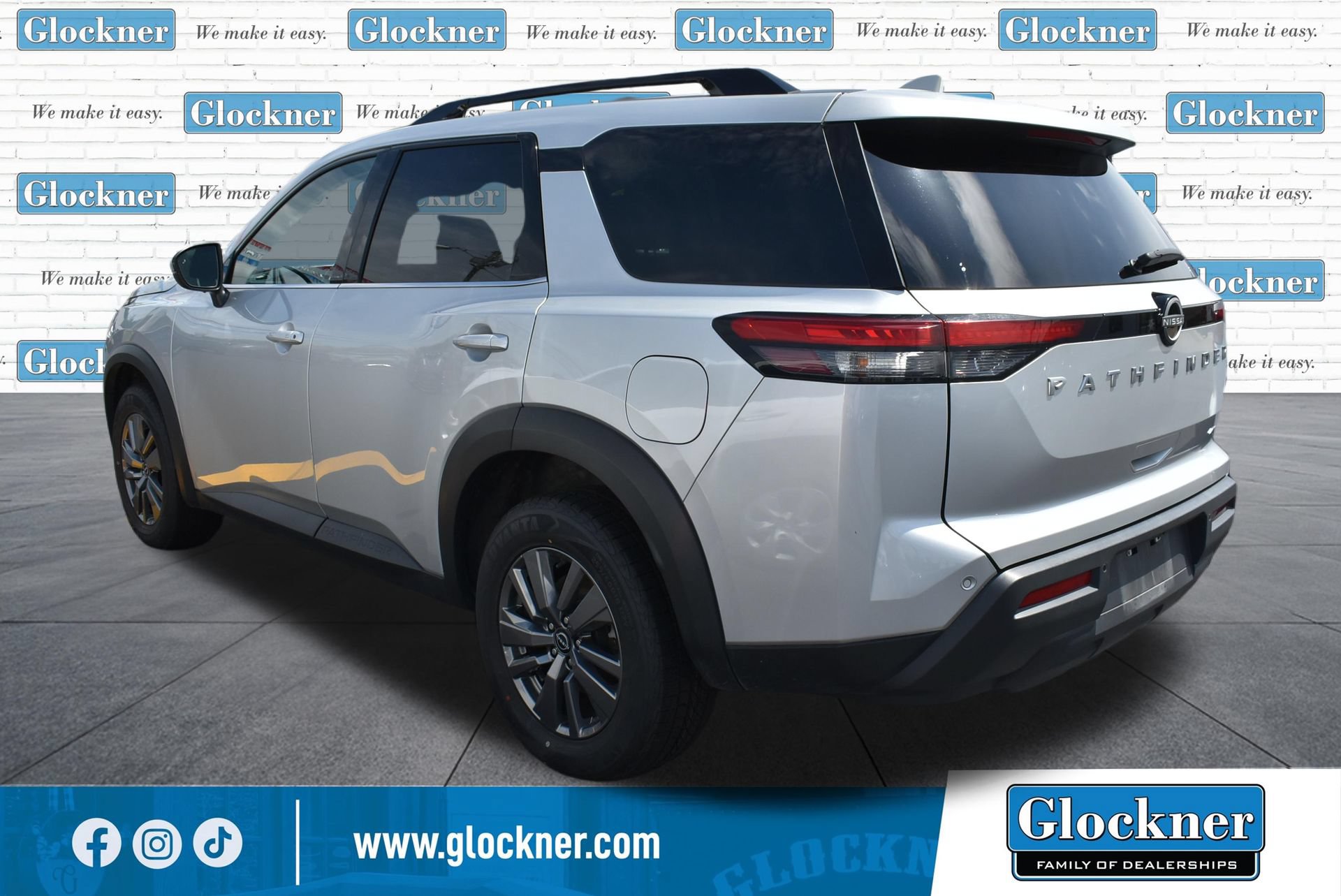 Used 2025 Nissan Pathfinder SV AWD/4WD image 8