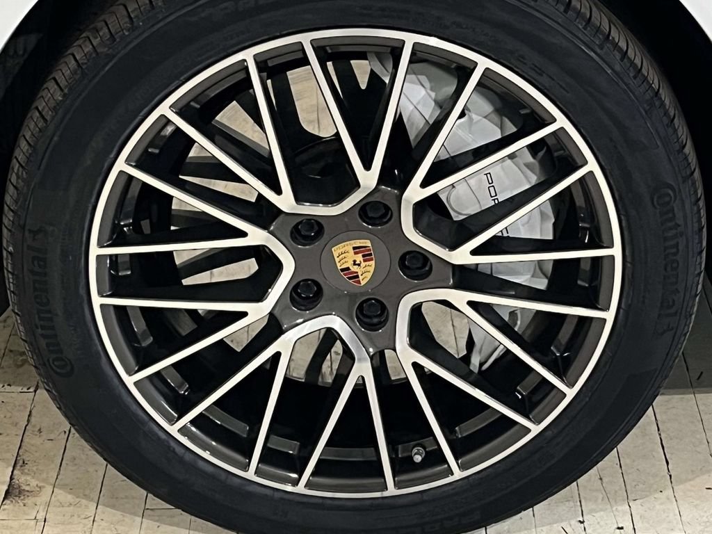 Certified 2023 Porsche Cayenne Turbo AWD/4WD image 12