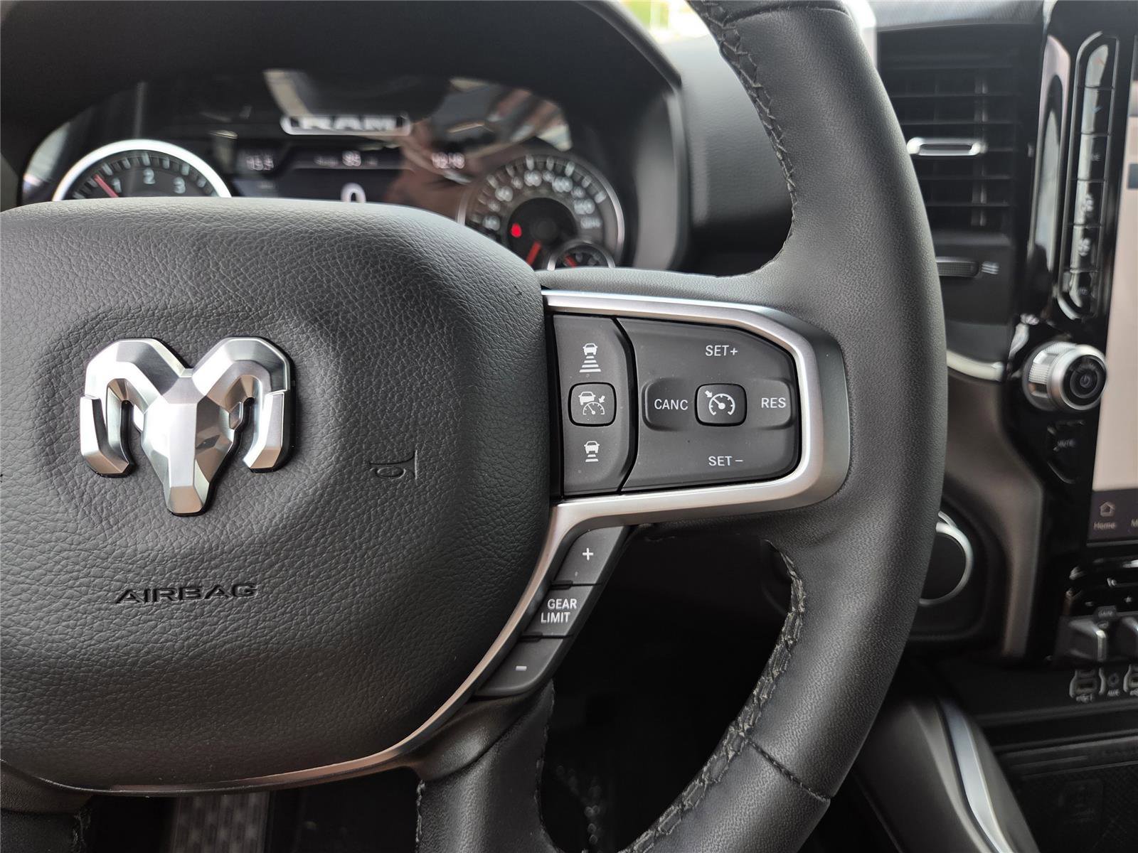 Used 2025 RAM 1500 Big Horn AWD/4WD image 27