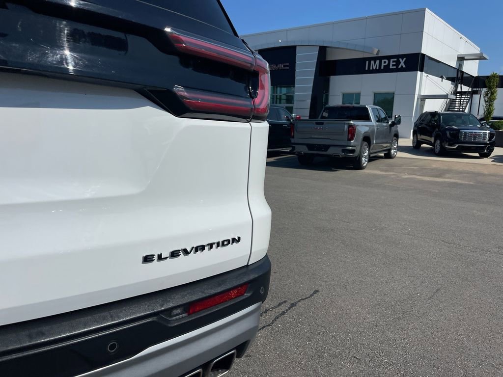 Used 2025 GMC Acadia Elevation FWD image 32