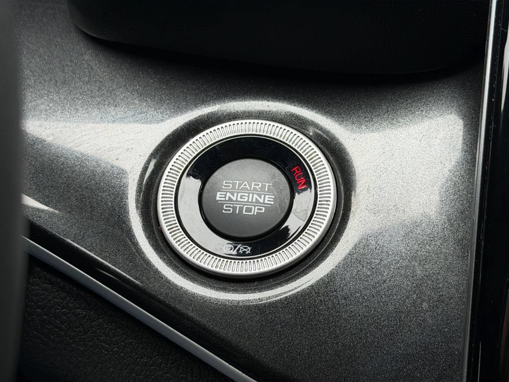 Used 2023 Jeep Grand Cherokee L Laredo AWD/4WD image 17