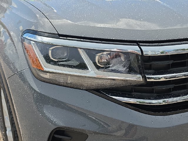 Used 2021 Volkswagen Atlas Cross Sport SE w/ Panoramic Sunroof Package FWD image 7