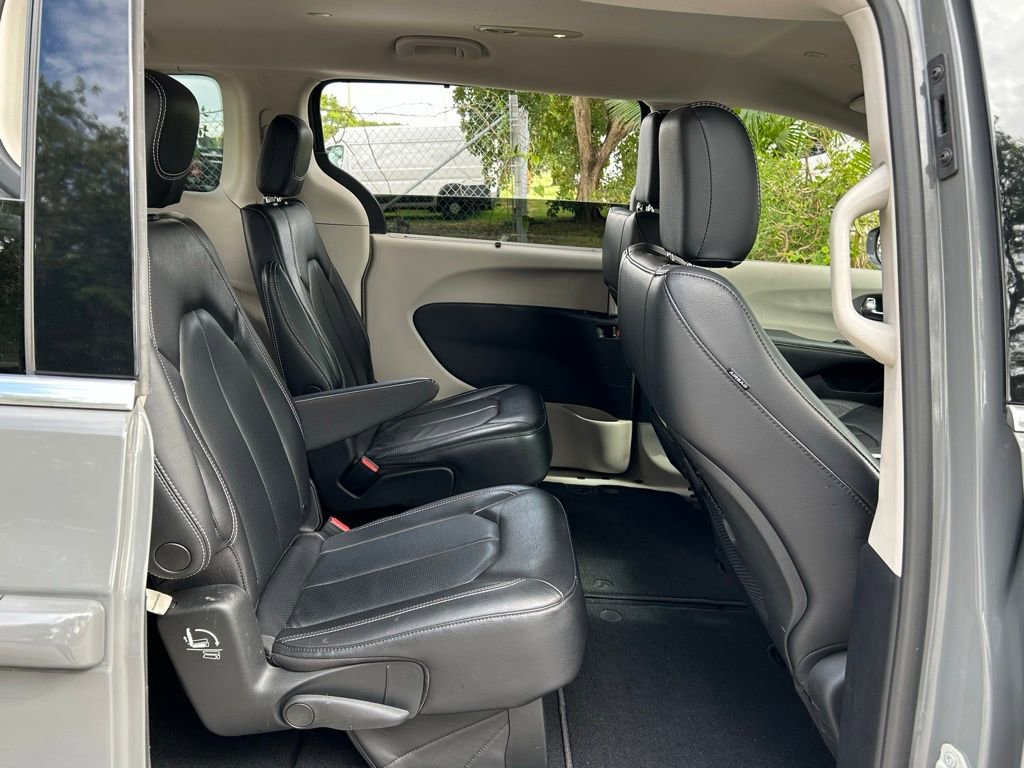 Certified 2022 Chrysler Pacifica Touring-L image 37