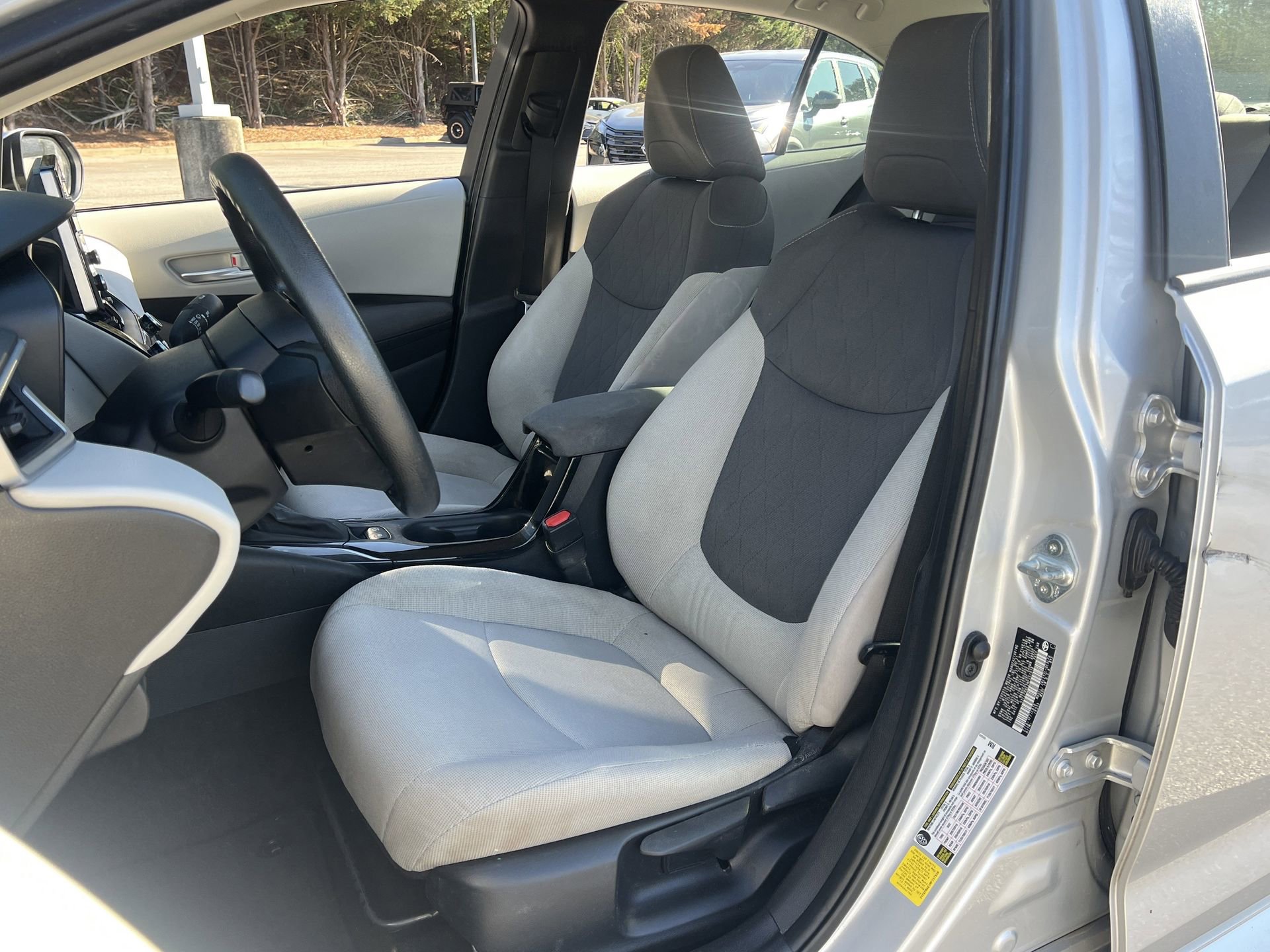 Used 2021 Toyota Corolla LE image 14