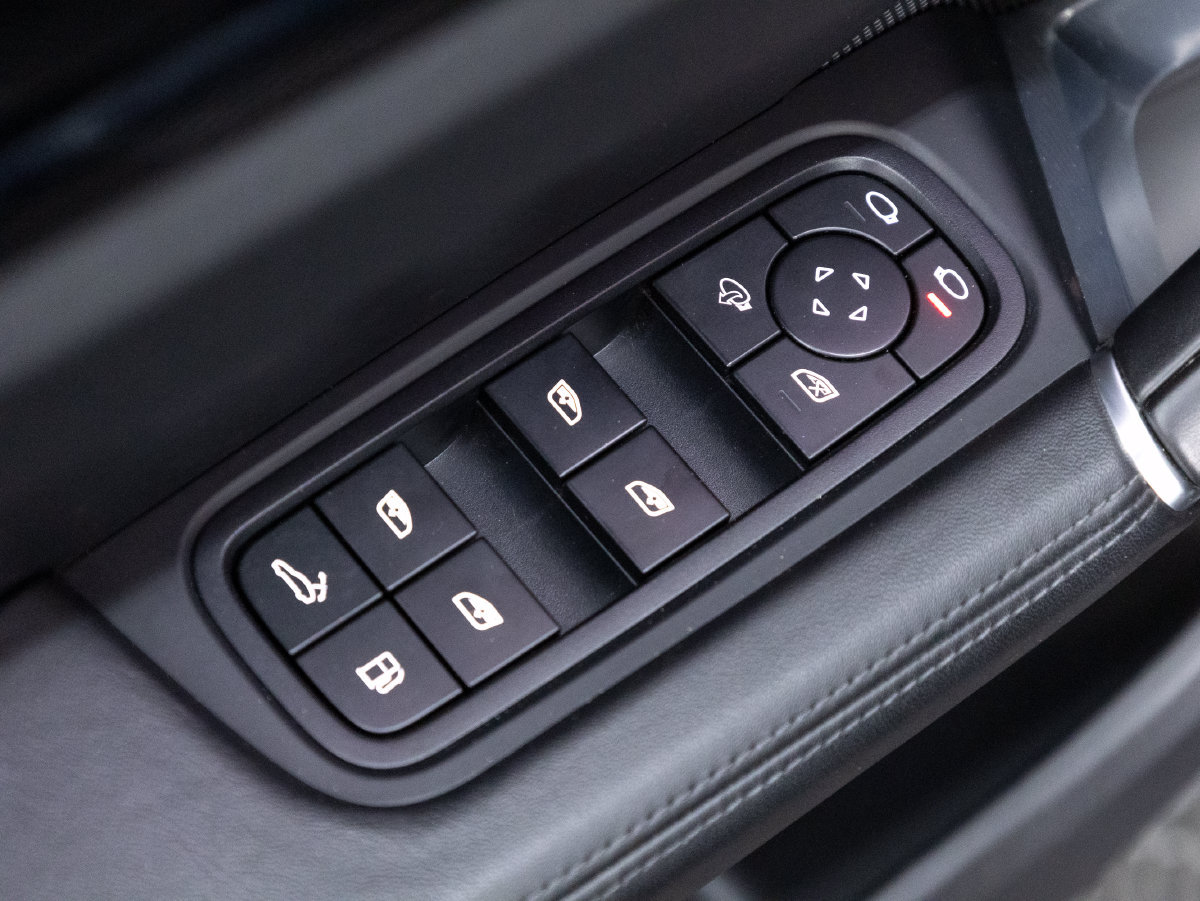 Certified 2023 Porsche Cayenne Turbo S AWD/4WD image 28