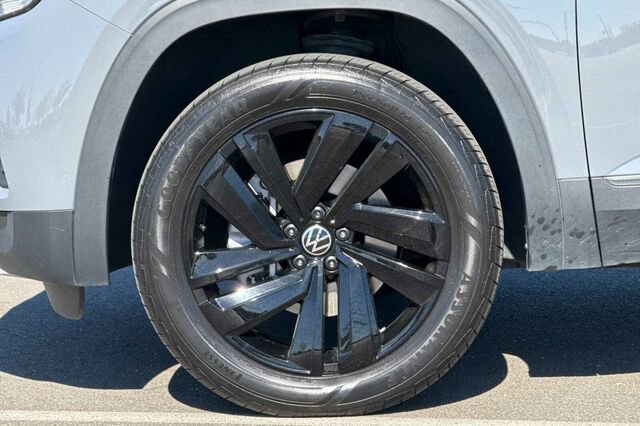 Certified 2023 Volkswagen Atlas Cross Sport SE w/ Black Wheel Package image 25