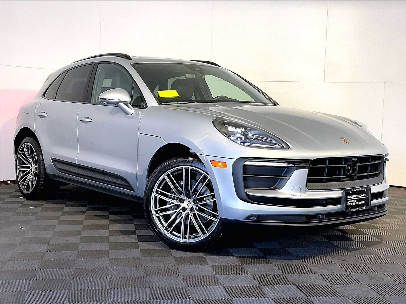 Certified 2026 Porsche Macan AWD/4WD image 9