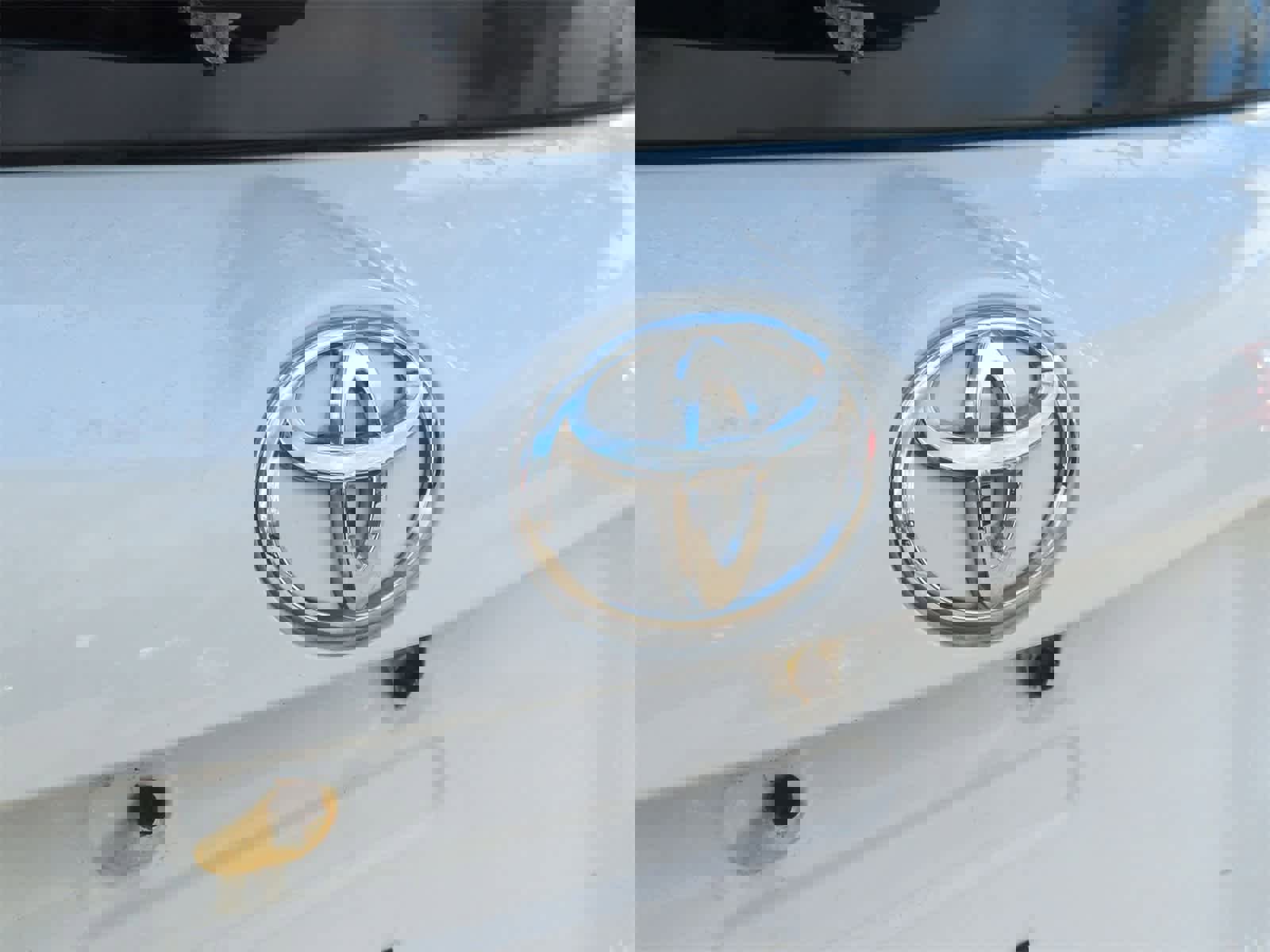 Used 2015 Toyota RAV4 LE image 12