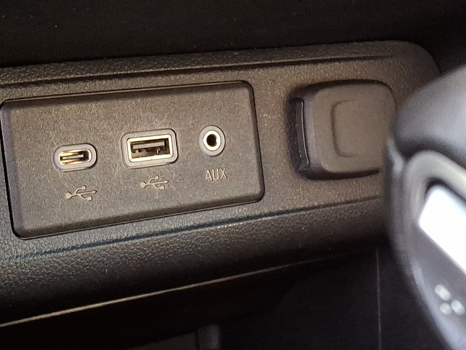 Certified 2020 Buick Encore GX Preferred FWD image 25
