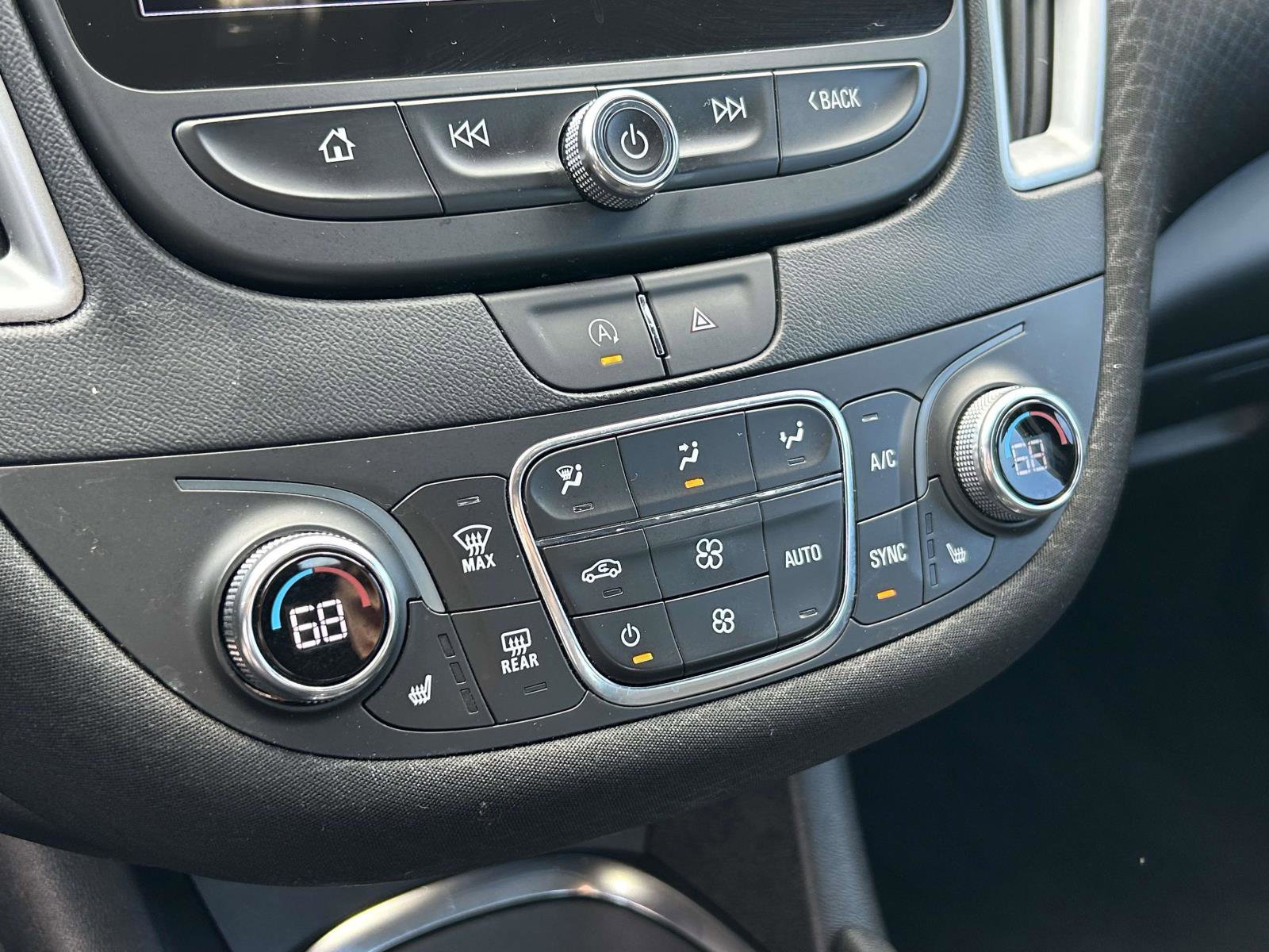 Used 2024 Chevrolet Malibu LT image 24