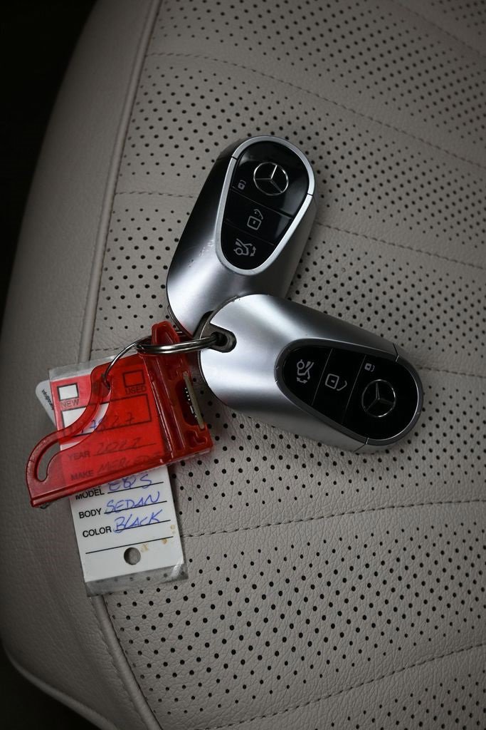 Used 2022 Mercedes-Benz EQS 450+ Sedan image 35