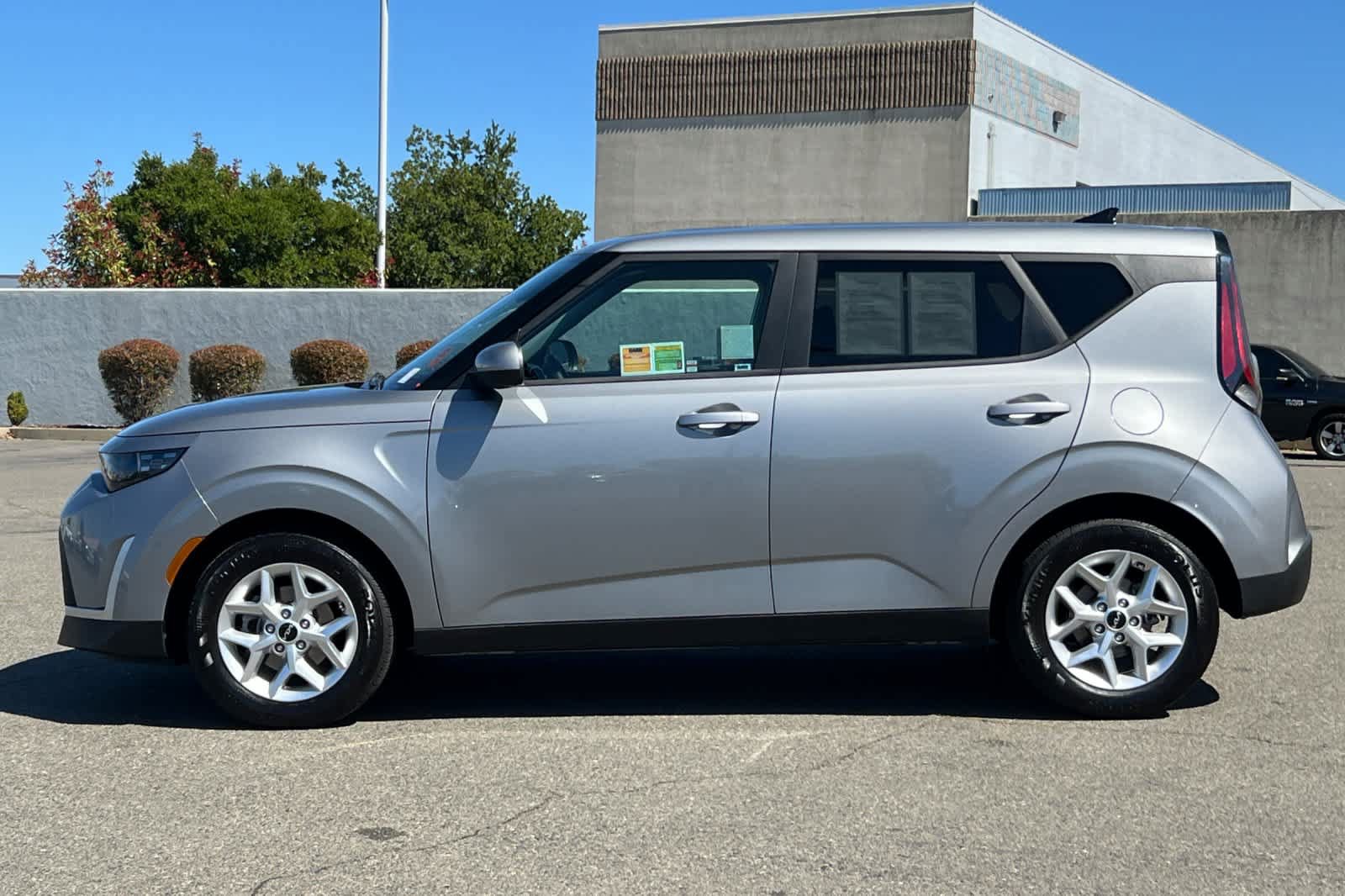 Used 2023 Kia Soul LX w/ LX Technology Package FWD image 9