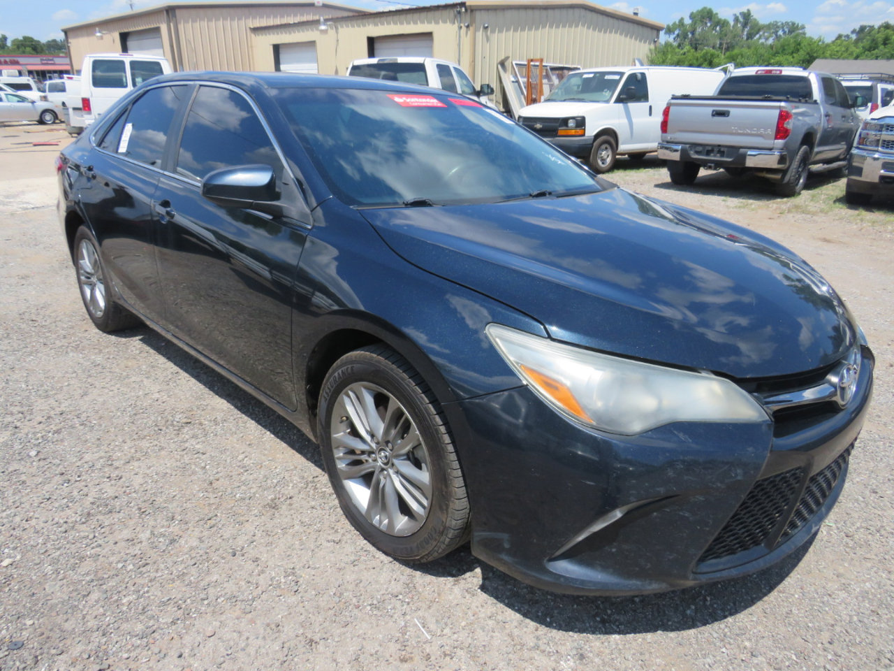 Used 2015 Toyota Camry SE image 3