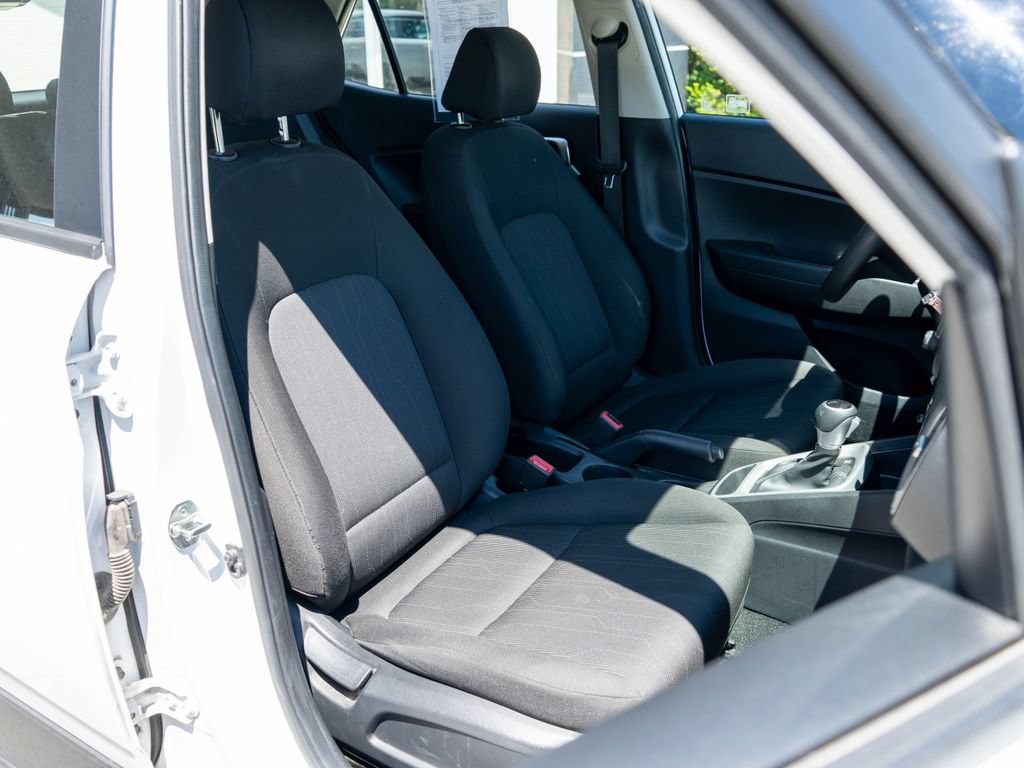 Used 2021 Hyundai Venue SE FWD image 9
