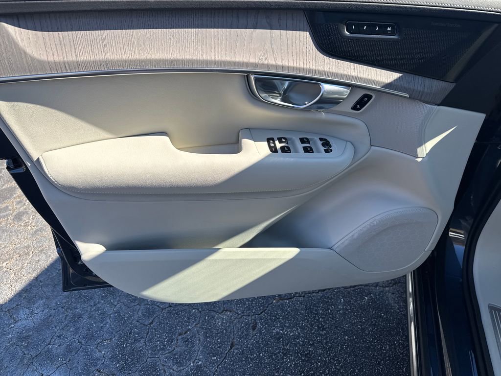 Used 2026 Volvo XC90 B6 Ultra image 13