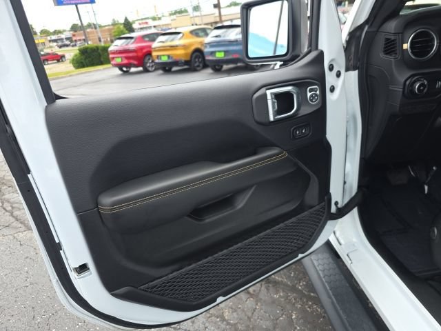 Used 2025 Jeep Wrangler Unlimited Sahara w/ Safety Group AWD/4WD image 12