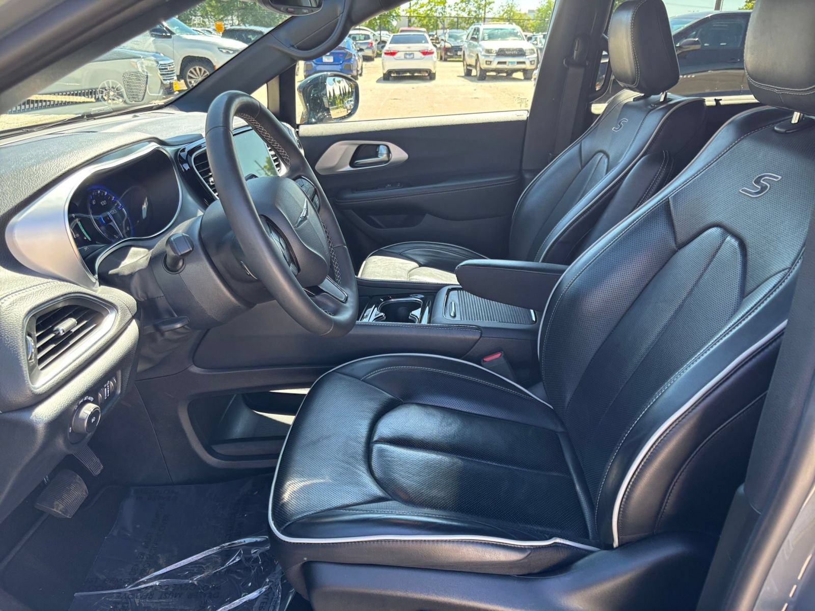 Used 2025 Chrysler Pacifica Limited FWD image 30