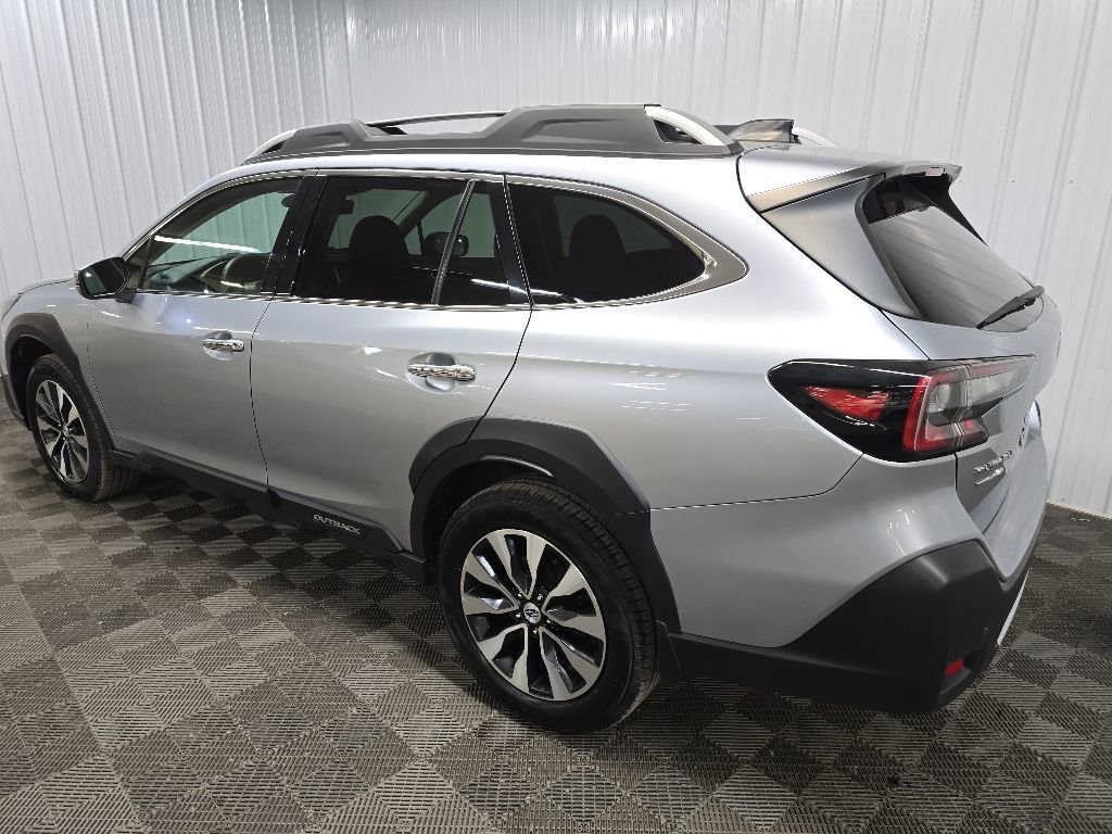 Used 2023 Subaru Outback Touring XT AWD/4WD image 9