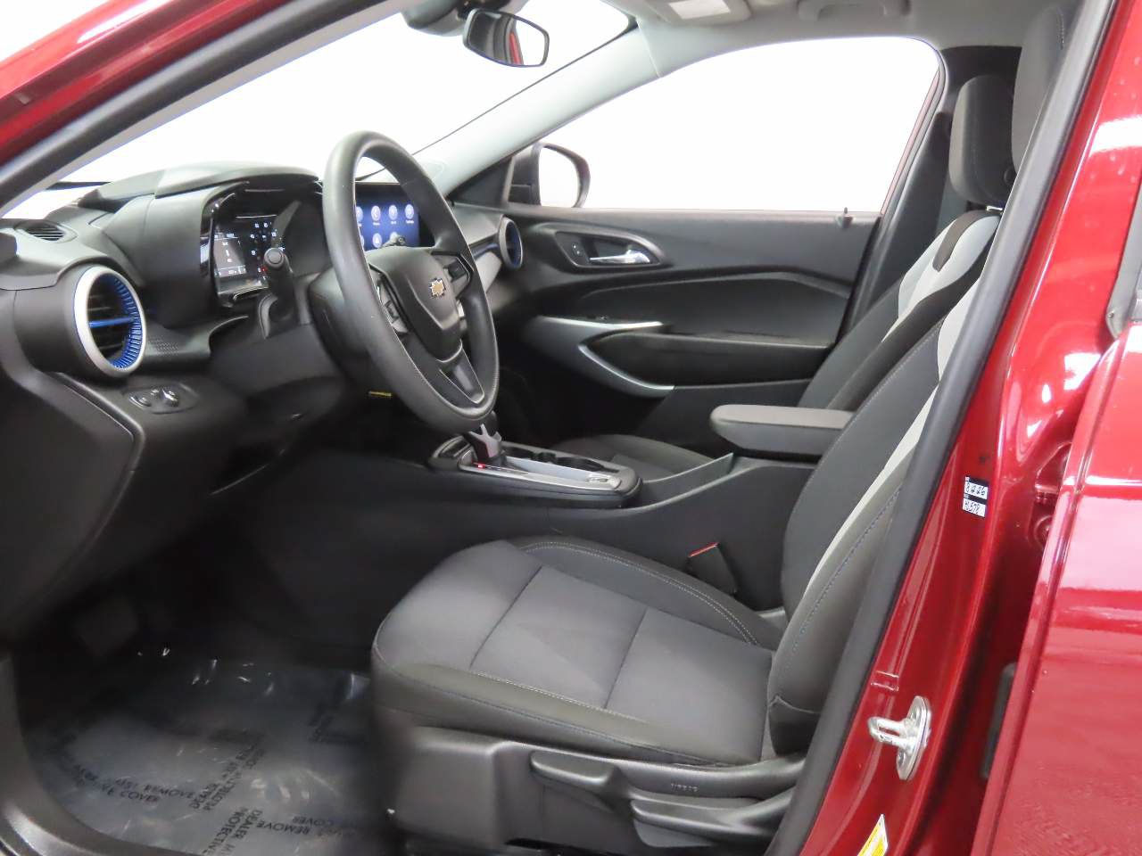 Used 2025 Chevrolet Trax LS FWD image 14