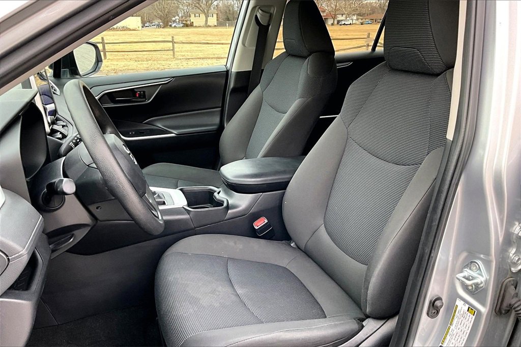 Used 2024 Toyota RAV4 LE image 22