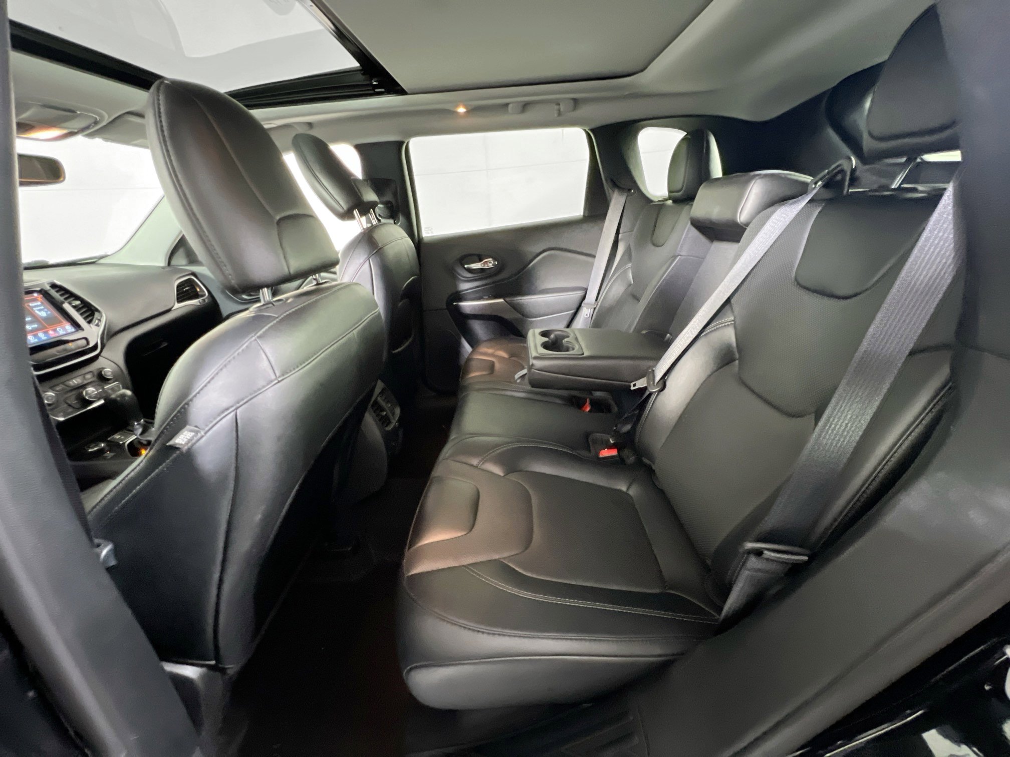 Used 2022 Jeep Cherokee Limited image 24