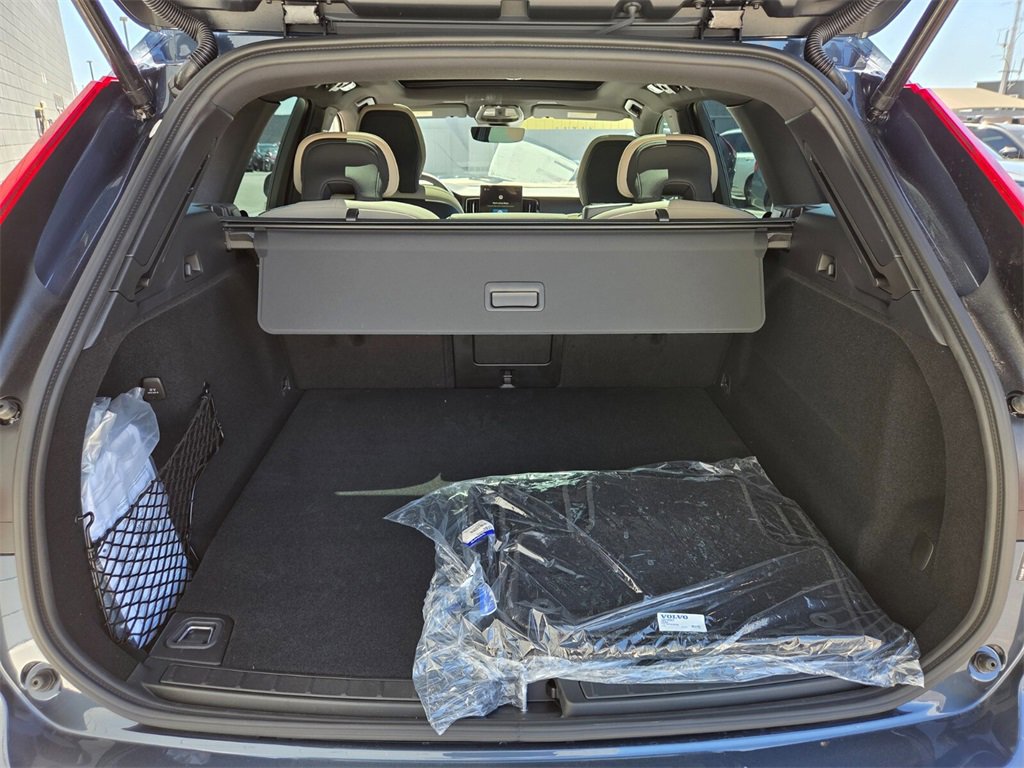 New 2026 Volvo XC60 T8 Core image 14