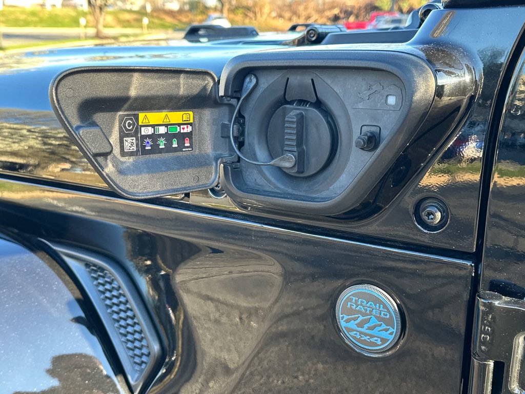 Used 2025 Jeep Wrangler Unlimited Sahara w/ Safety Group image 15