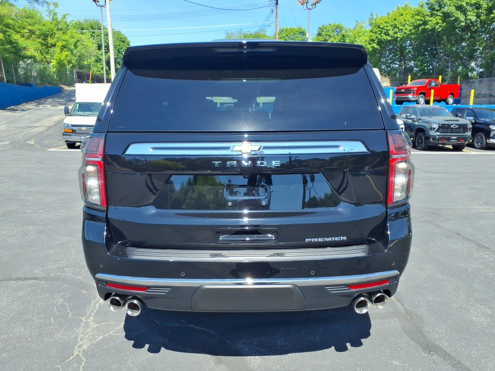 Used 2024 Chevrolet Tahoe Premier AWD/4WD image 4
