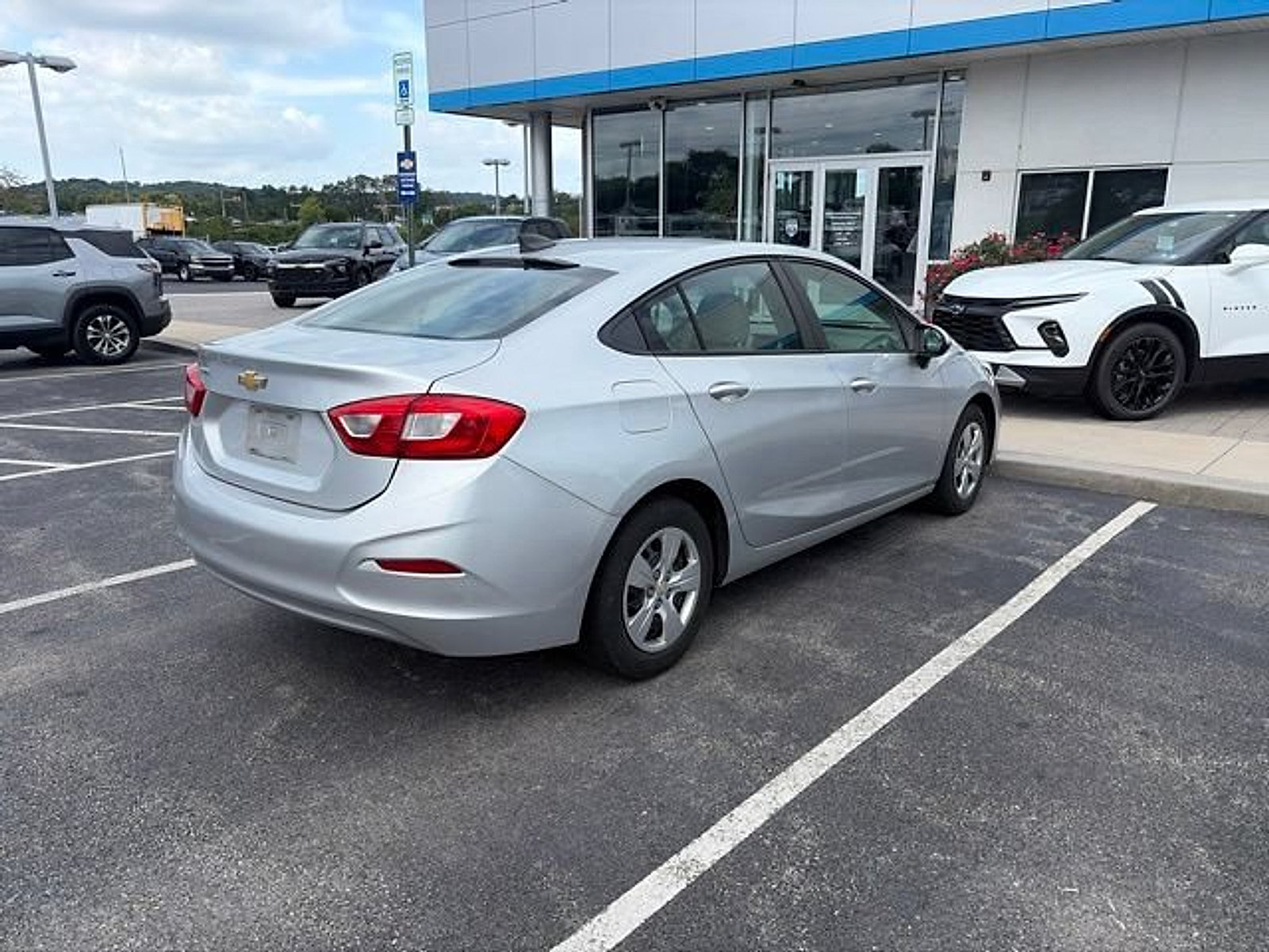 Certified 2017 Chevrolet Cruze LS FWD image 9