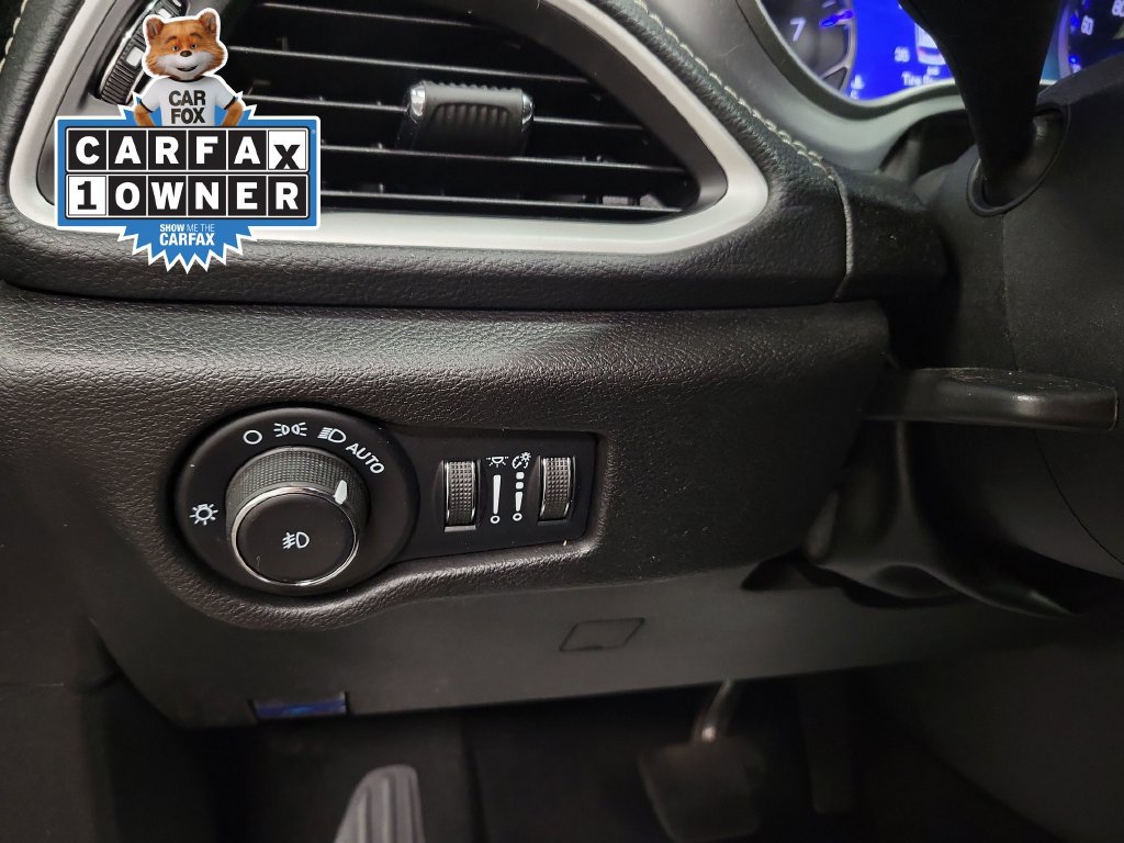 Used 2023 Chrysler Pacifica Touring FWD image 28