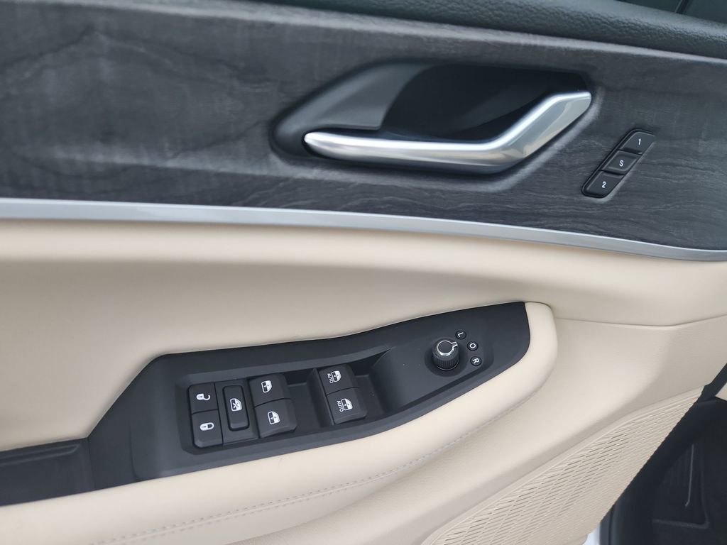 New 2025 Jeep Grand Cherokee L Limited w/ Trailer Tow Package image 21