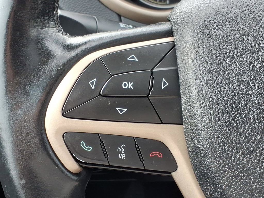 Used 2017 Jeep Cherokee 75th Anniversary AWD/4WD image 23