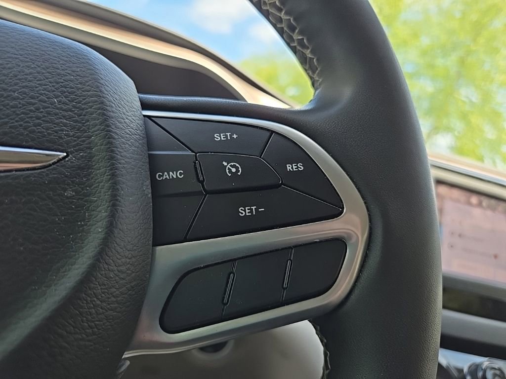 Used 2022 Chrysler Voyager LX FWD image 13