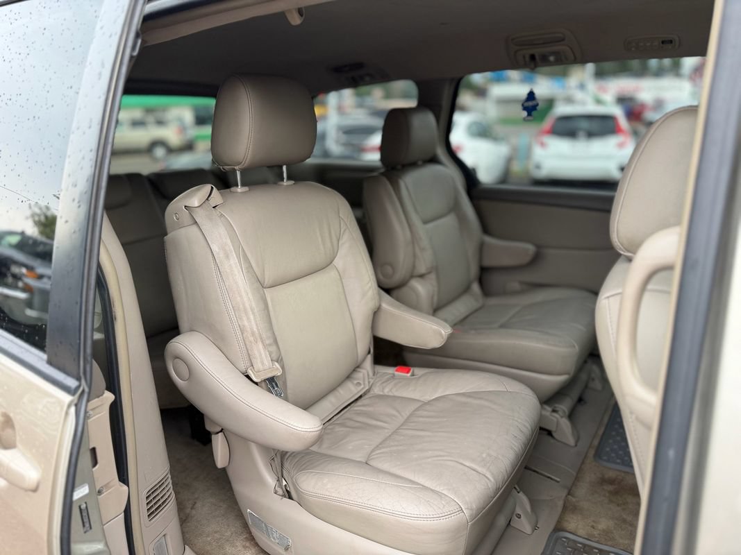 Used 2007 Toyota Sienna XLE Limited FWD image 6