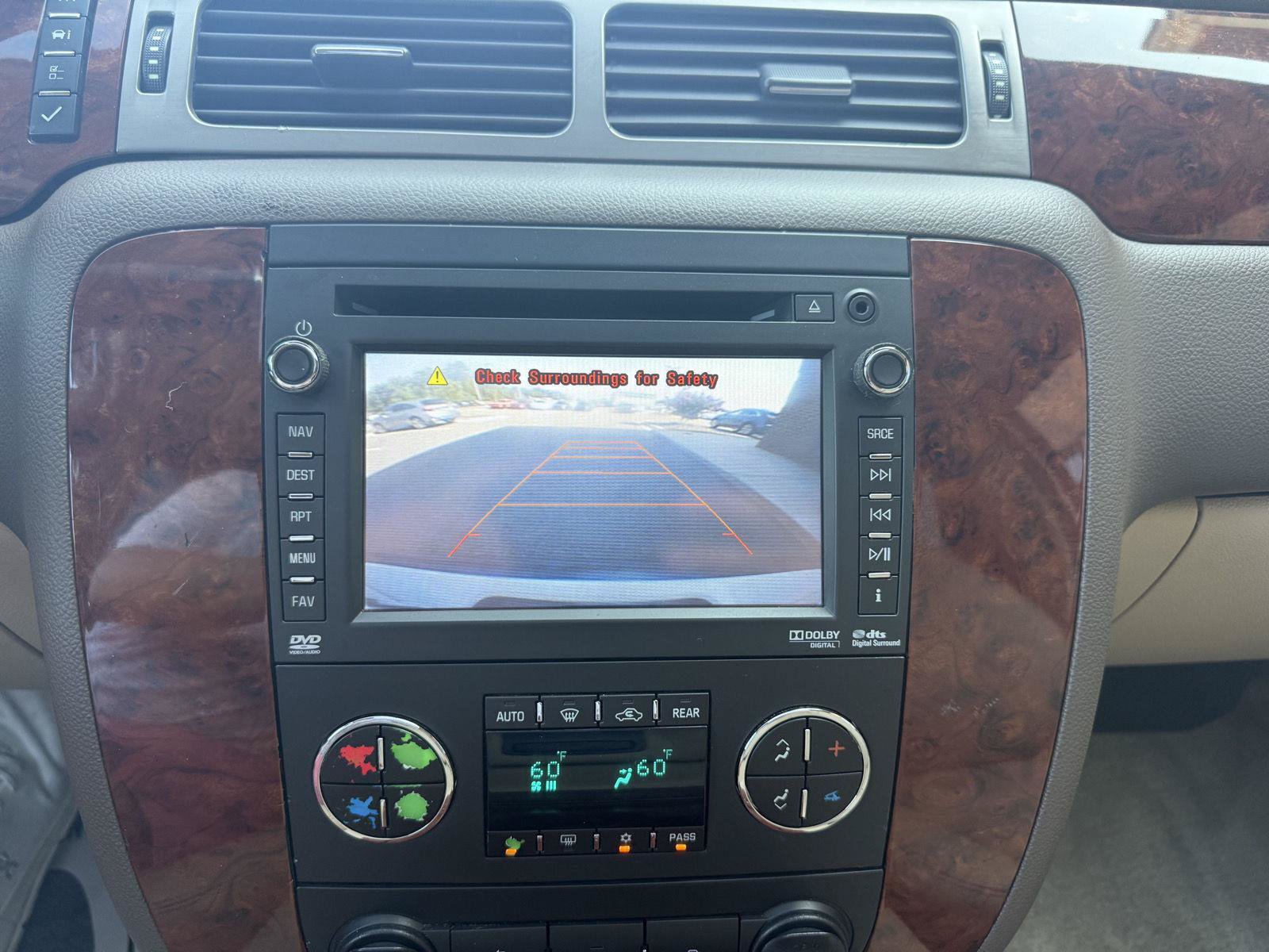 Used 2014 Chevrolet Suburban LTZ RWD image 32