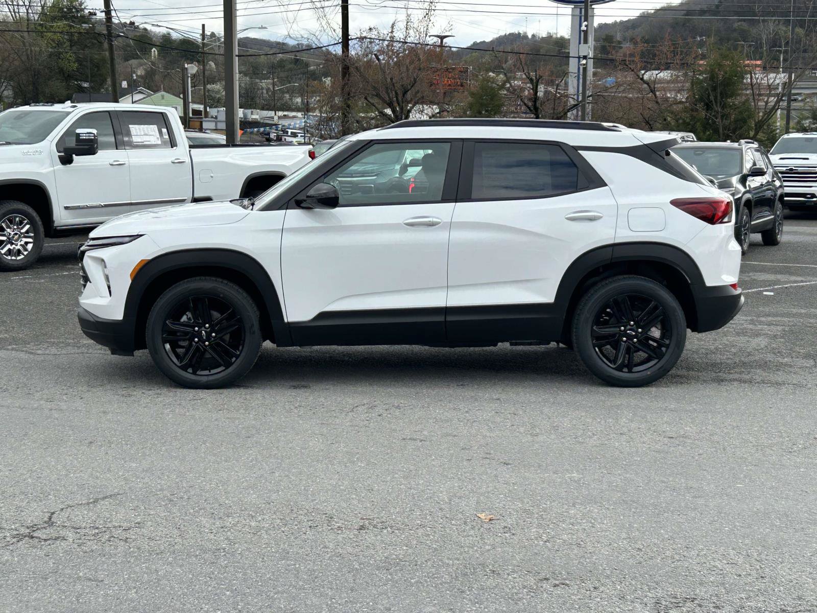 New 2026 Chevrolet TrailBlazer LT w/ Midnight Edition FWD image 6