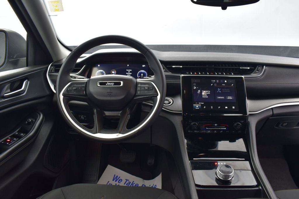 Used 2023 Jeep Grand Cherokee Laredo AWD/4WD image 9