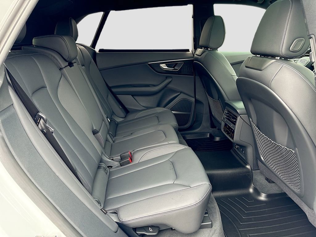 Used 2025 Audi Q8 Premium Plus AWD/4WD image 22