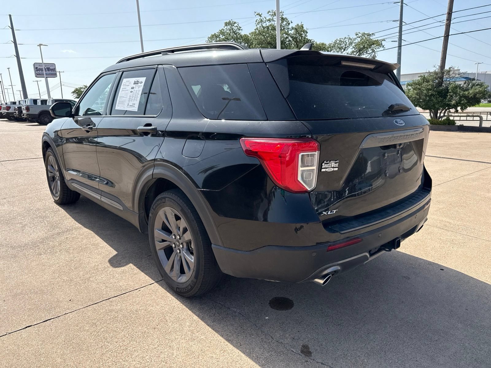 Used 2023 Ford Explorer XLT w/ Equipment Group 202A RWD image 5