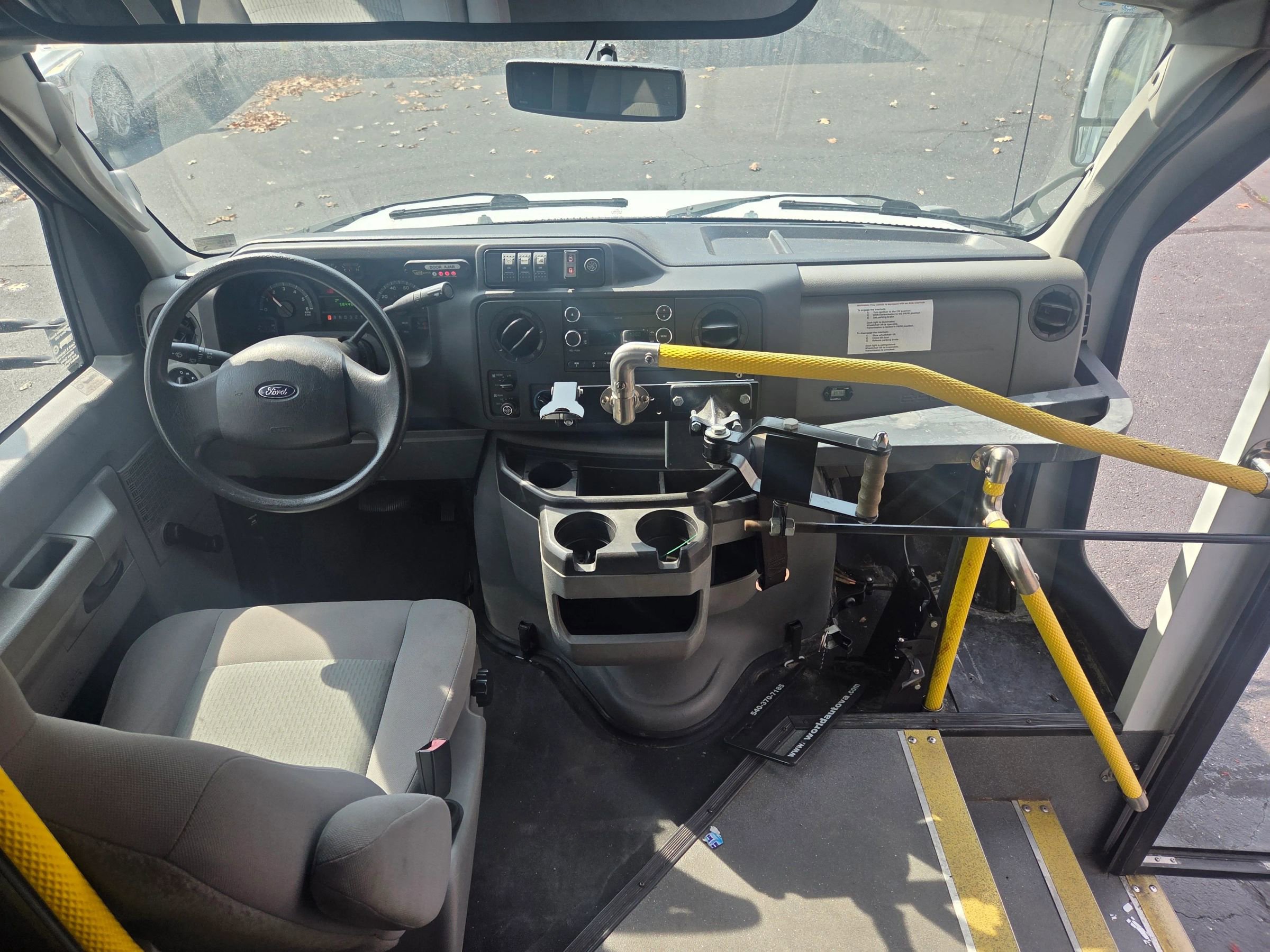 Used 2014 Ford E-350 and Econoline 350 Super Duty image 25