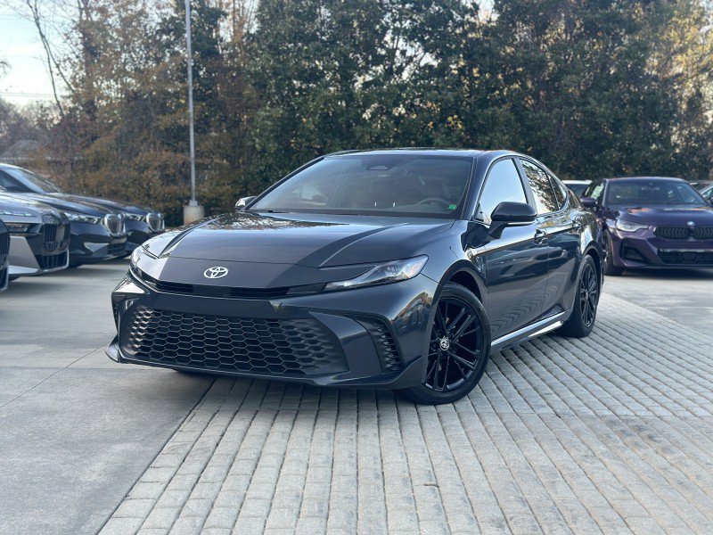 Used 2025 Toyota Camry SE image 1