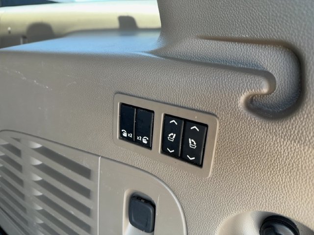 Used 2018 Chevrolet Suburban Premier AWD/4WD image 10
