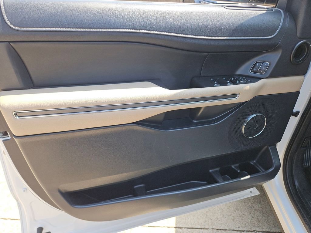 Used 2023 Ford Expedition Max XLT image 14