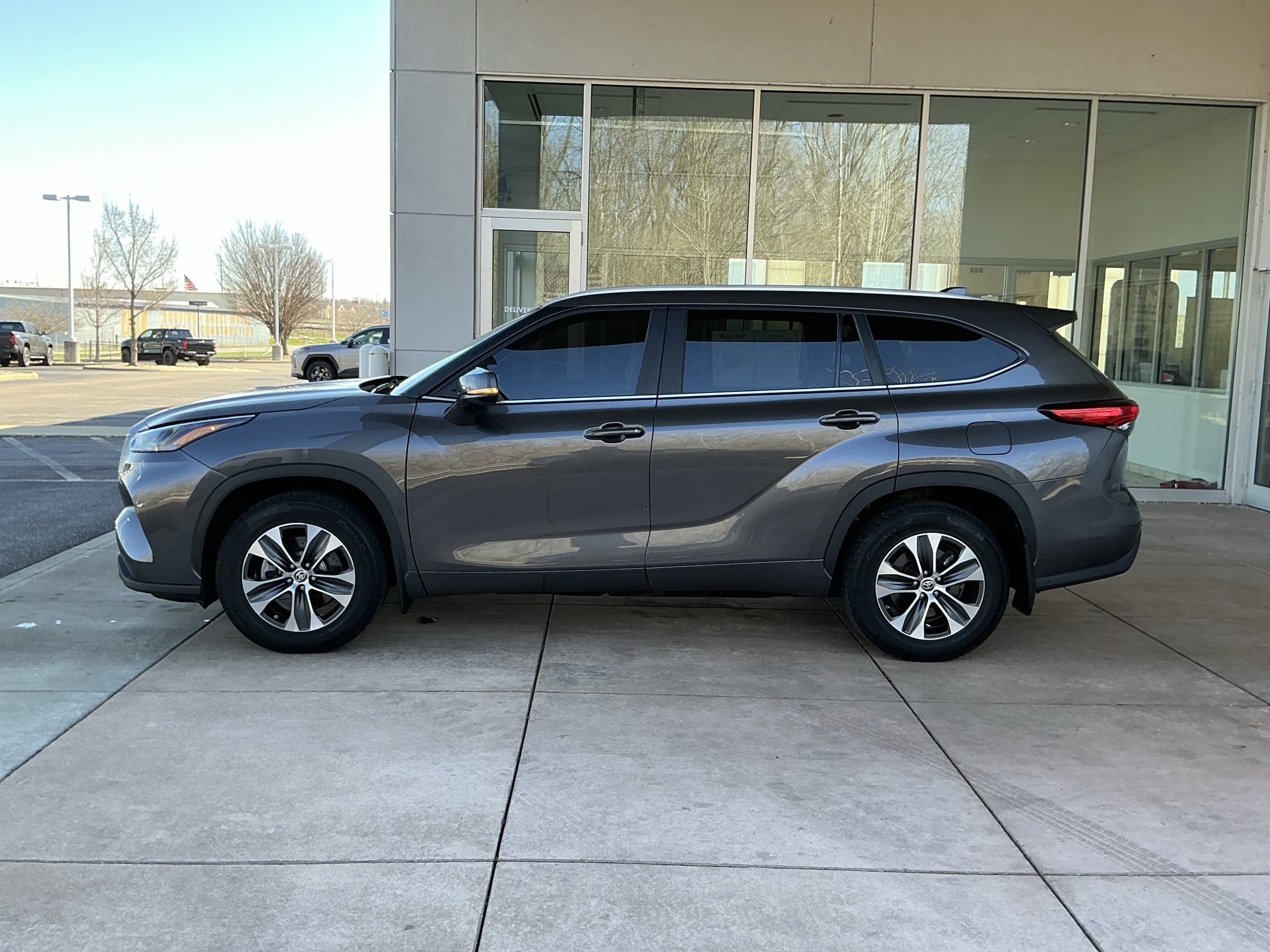 Used 2023 Toyota Highlander XLE image 19