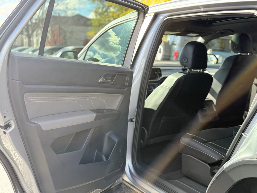 Used 2022 Volkswagen Atlas Cross Sport SE image 17