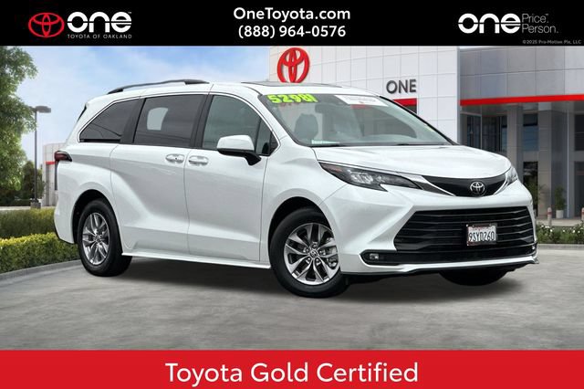 Certified 2026 Toyota Sienna XLE FWD image 1